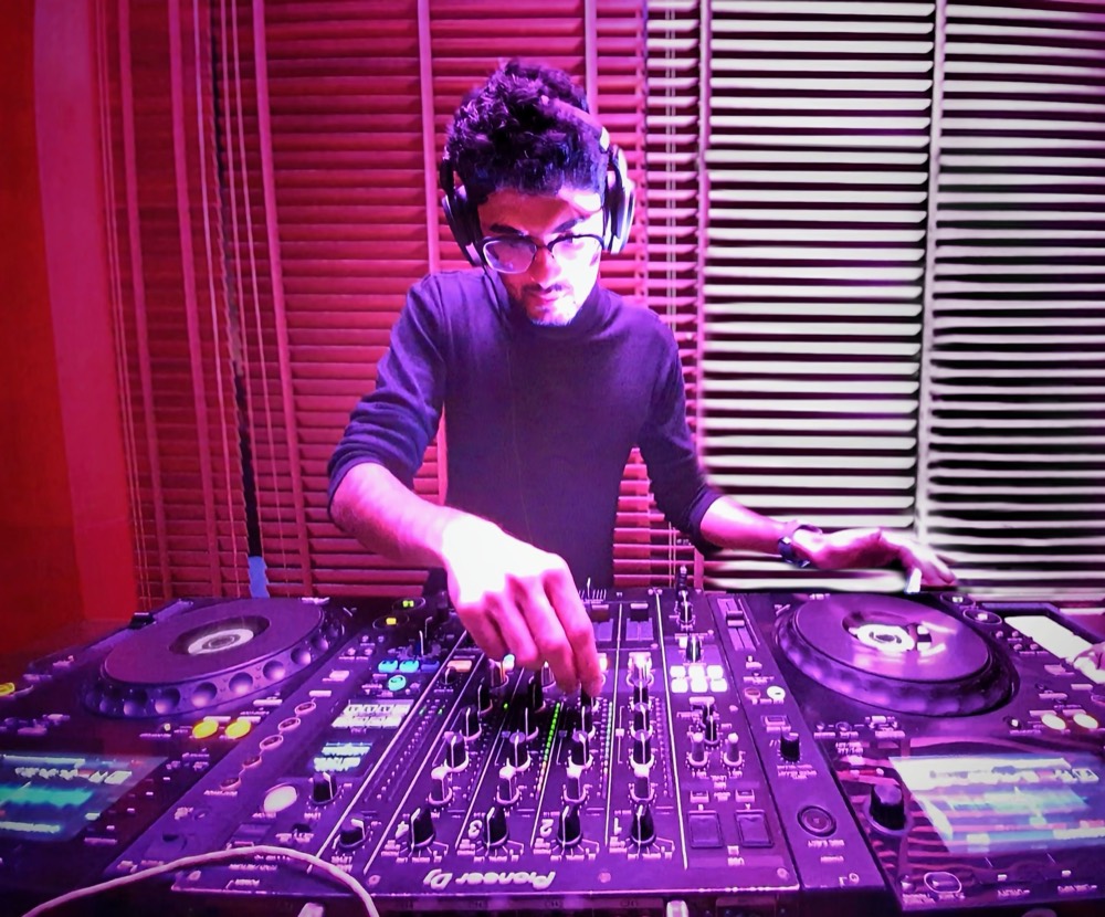 Playing a club set at D Lounge, New Delhi